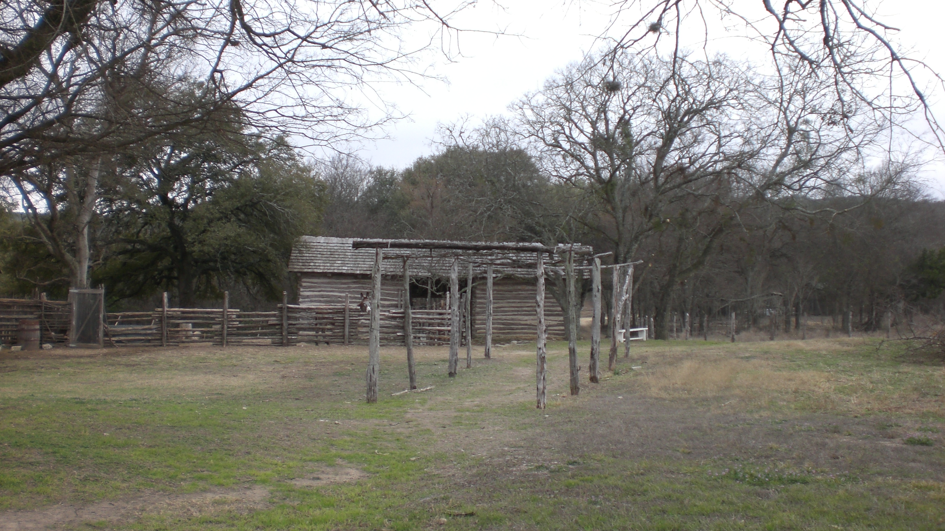 Pioneer_Farms/dogtrot_barn.JPG